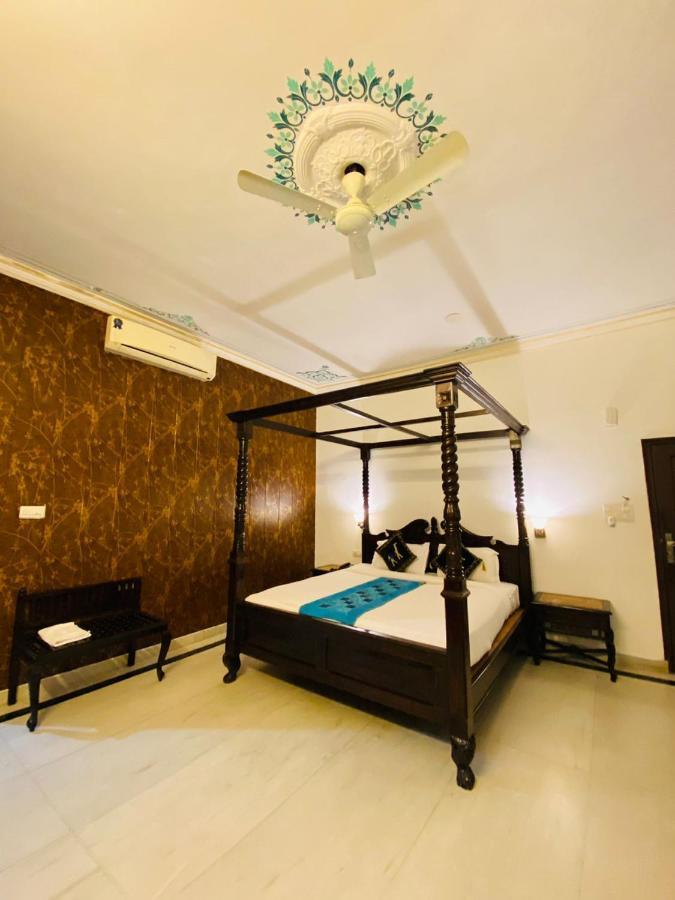 Hill Garden 4*